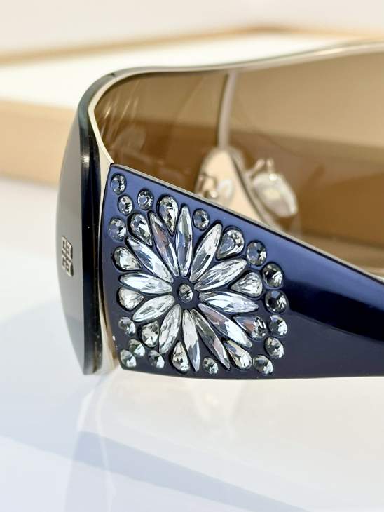 Picture of Givenchy Sunglasses _SKUfw79721941fw